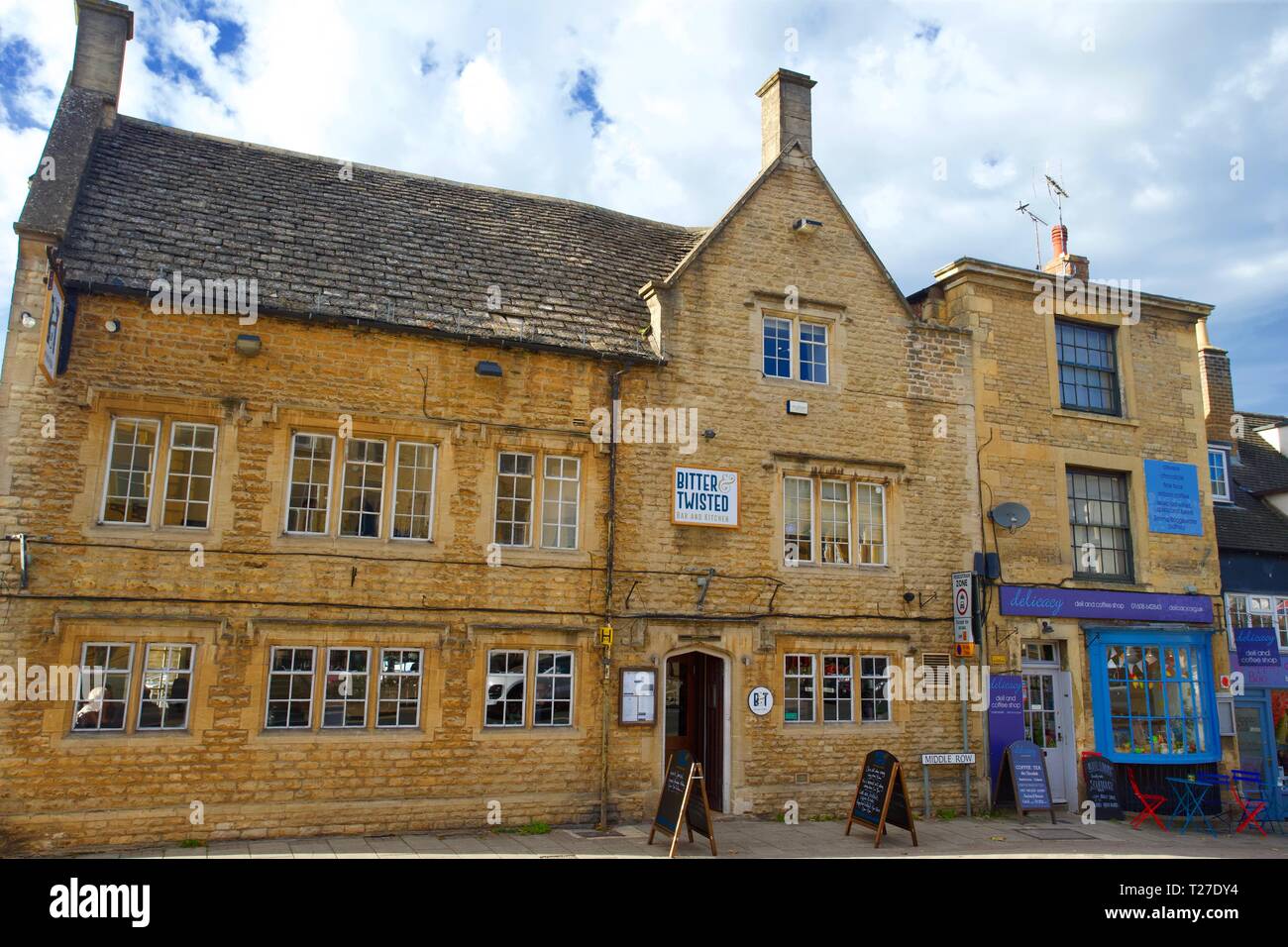 Bitter & Twisted Pub, Chipping Norton, Oxfordshire, Inghilterra. Foto Stock
