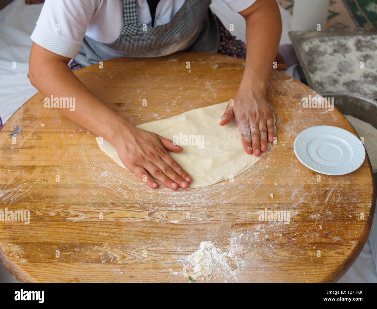 La donna che ha fatto "gozleme'. "Gozleme' è un tradizionale bagno turco e snack e colazione. Foto Stock
