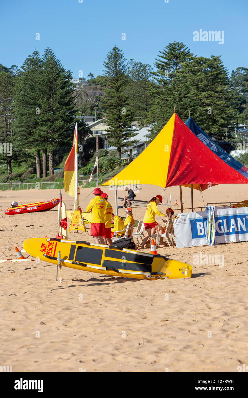 Surf australiani di volontari di soccorso di pattuglia sul Newport Beach a Sydney, Australia Foto Stock