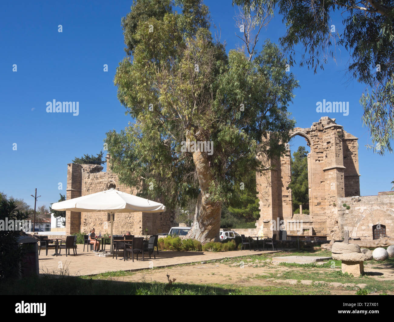 Rovine intorno a dove il veneziano Palazzo del Provveditore si è levato in piedi nel centro della città vecchia in Famagusta Cipro Foto Stock