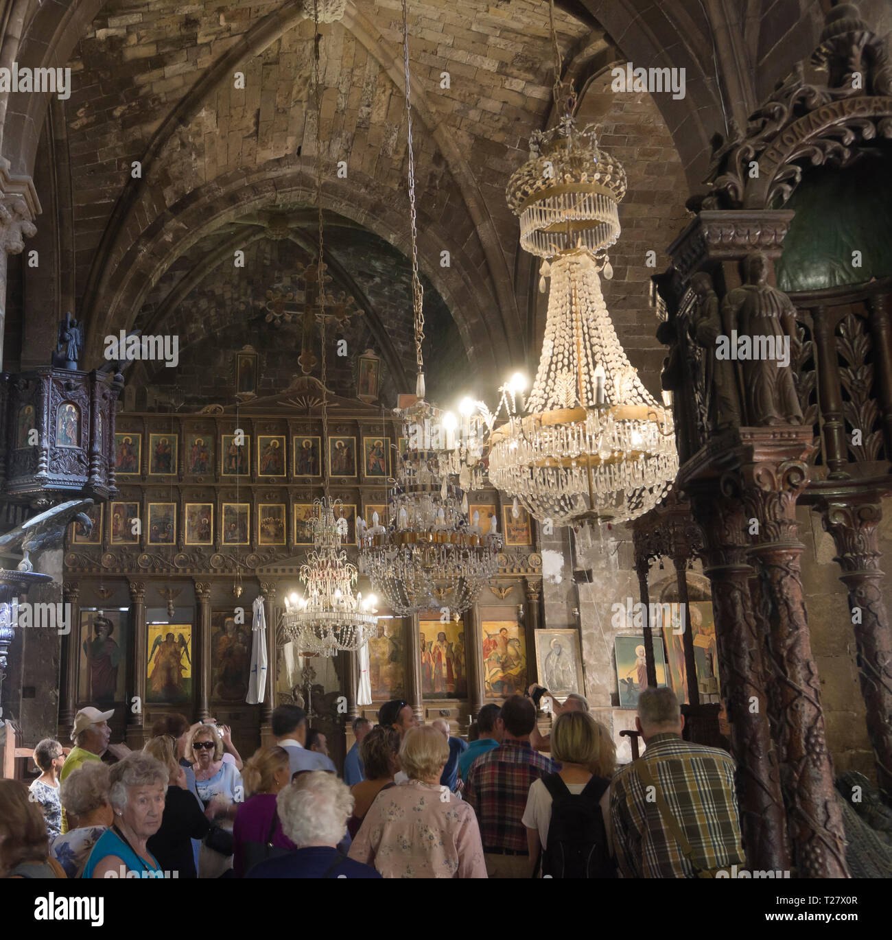 Abbazia Bellapais una attrazione turistica nella parte settentrionale di Cipro con rovine gotiche e una bella chiesa ortodossa Foto Stock