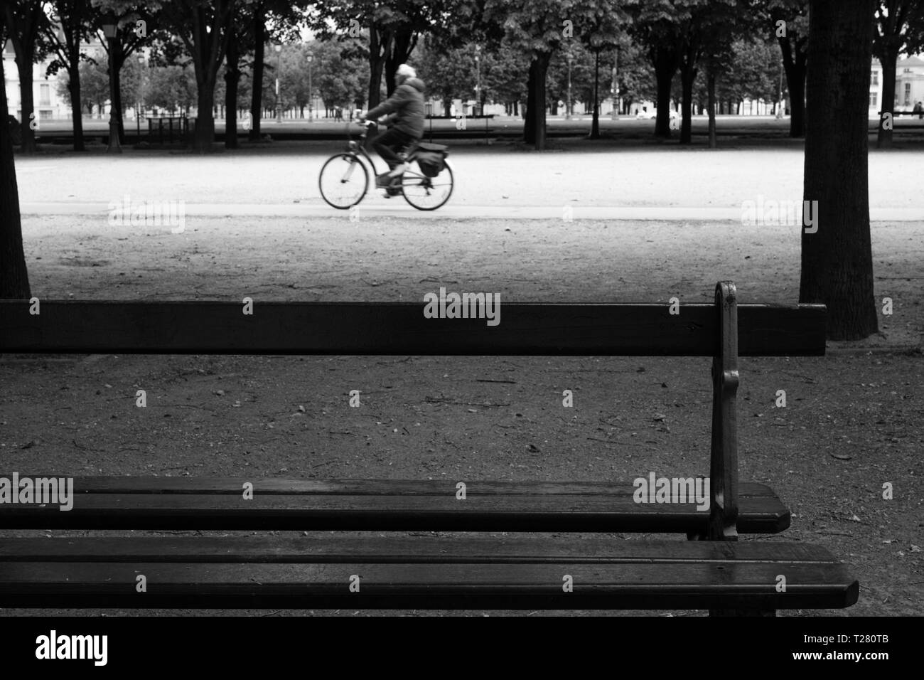 Il ciclista del parco, Parigi Francia Foto Stock