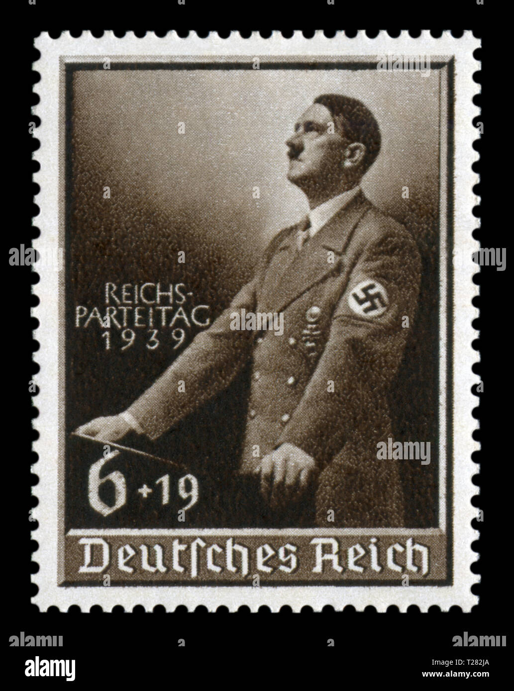 German Historical timbro: XI Congresso di partito a Norimberga nel 1939, Hitler in un discorso al podio, Germania, Terzo Reich Foto Stock