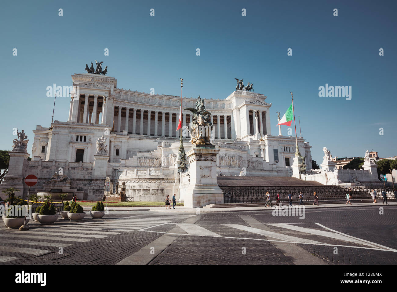 Roma, Italia - 20 Giugno 2018: panoramica vista frontale del museo il Vittorio Emanuele II monumento noto anche come il Vittoriano o Altare della Patria a P Foto Stock