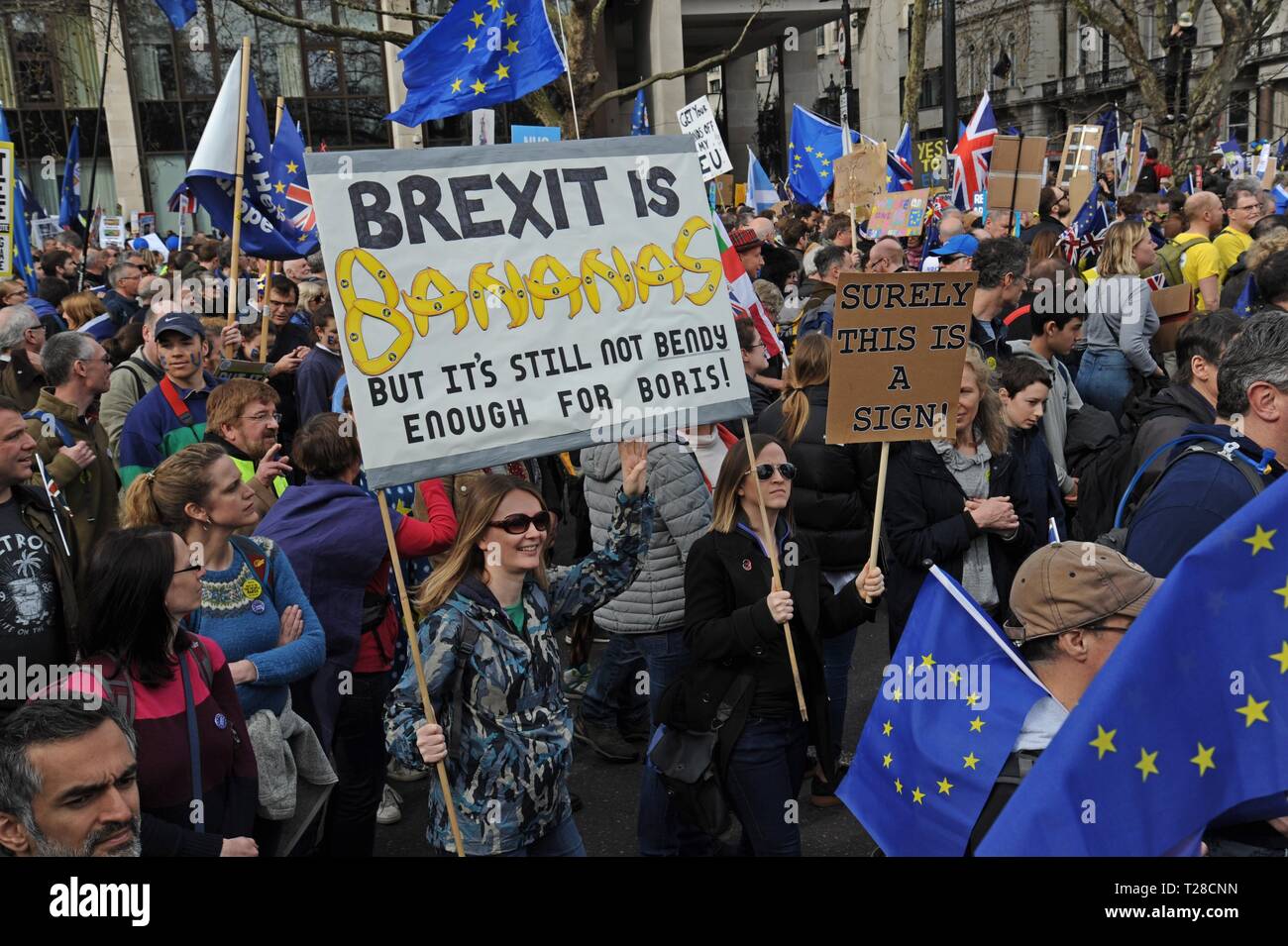 Londra, UK, 23 marzo 2019. Una stima milioni di persone marzo contro Brexit e a sostegno di un secondo referendum sull'adesione della Gran Bretagna all'UNIONE EUROPEA Foto Stock