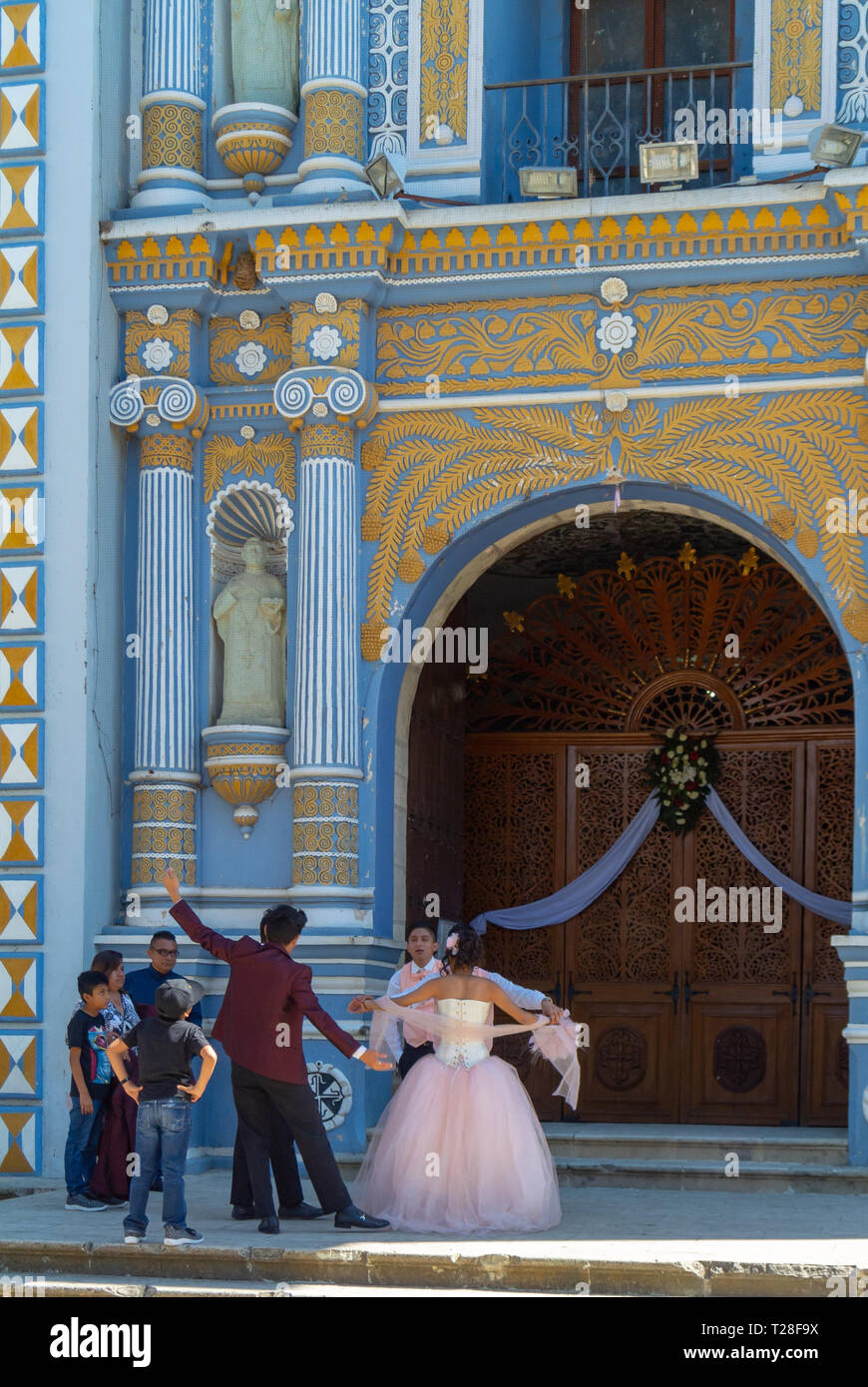 Una facciata del tempio di Santo Domingo de Guzman, Ocotlan de Morelos, Oaxaca, Messico Foto Stock