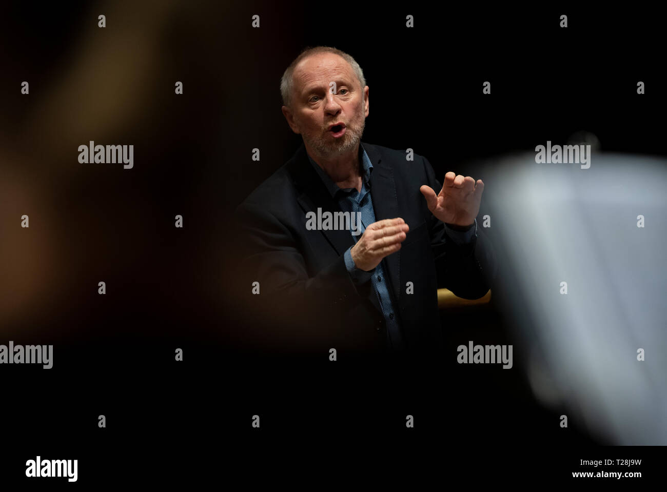 Laszlo Kovacs conduttore ELTE led Orchestra e coro in Accademia di Musica a Budapest, Ungheria - 23 Marzo 2019 Foto Stock