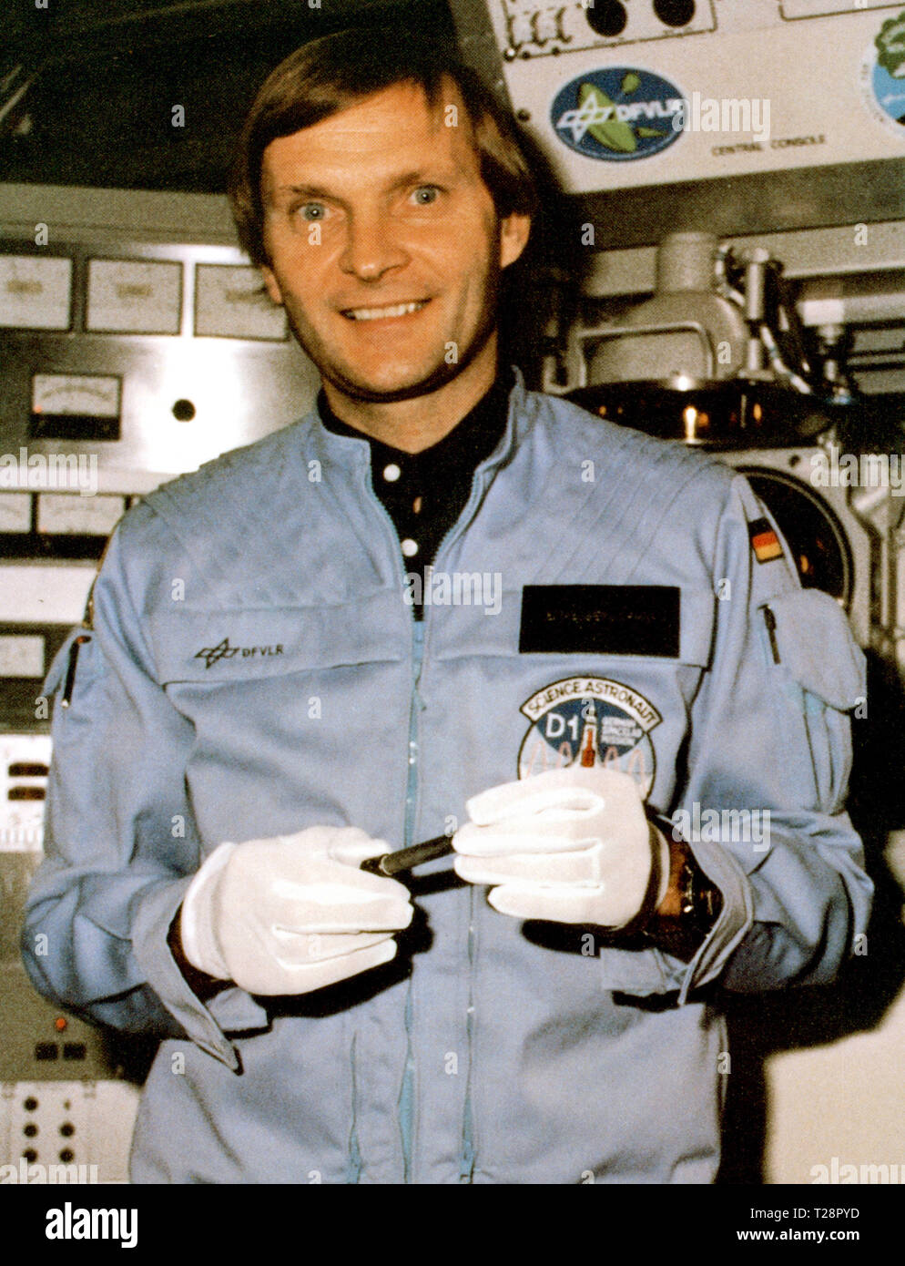 (Nov. 1984) --- astronauta Ernst Messerschmid, payload specialist, D-1 Tedesco missione Spacelab Foto Stock