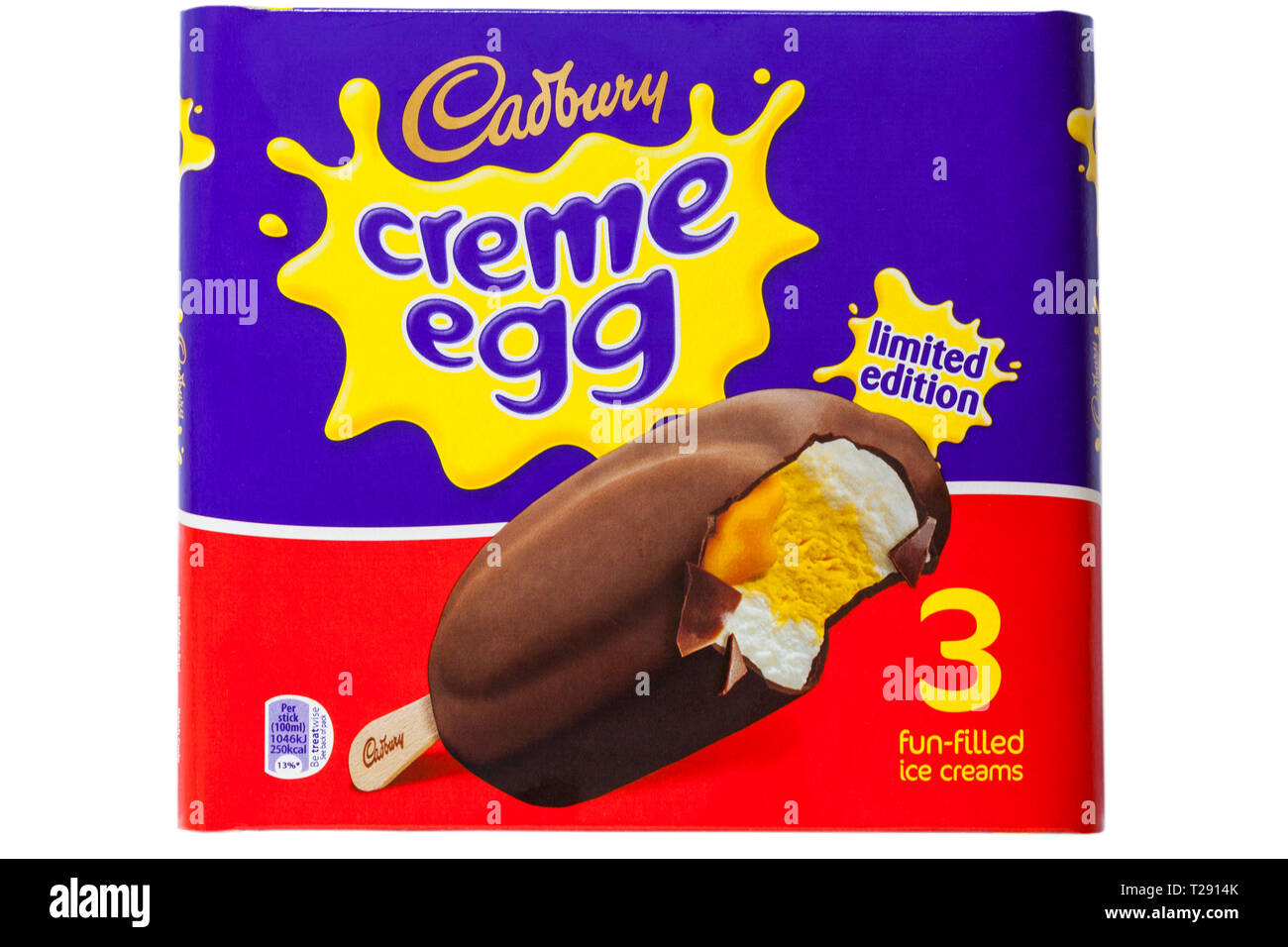 Casella di limited edition Cadbury crème uovo gelati, 3 fun-riempito di gelati isolati su sfondo bianco Foto Stock