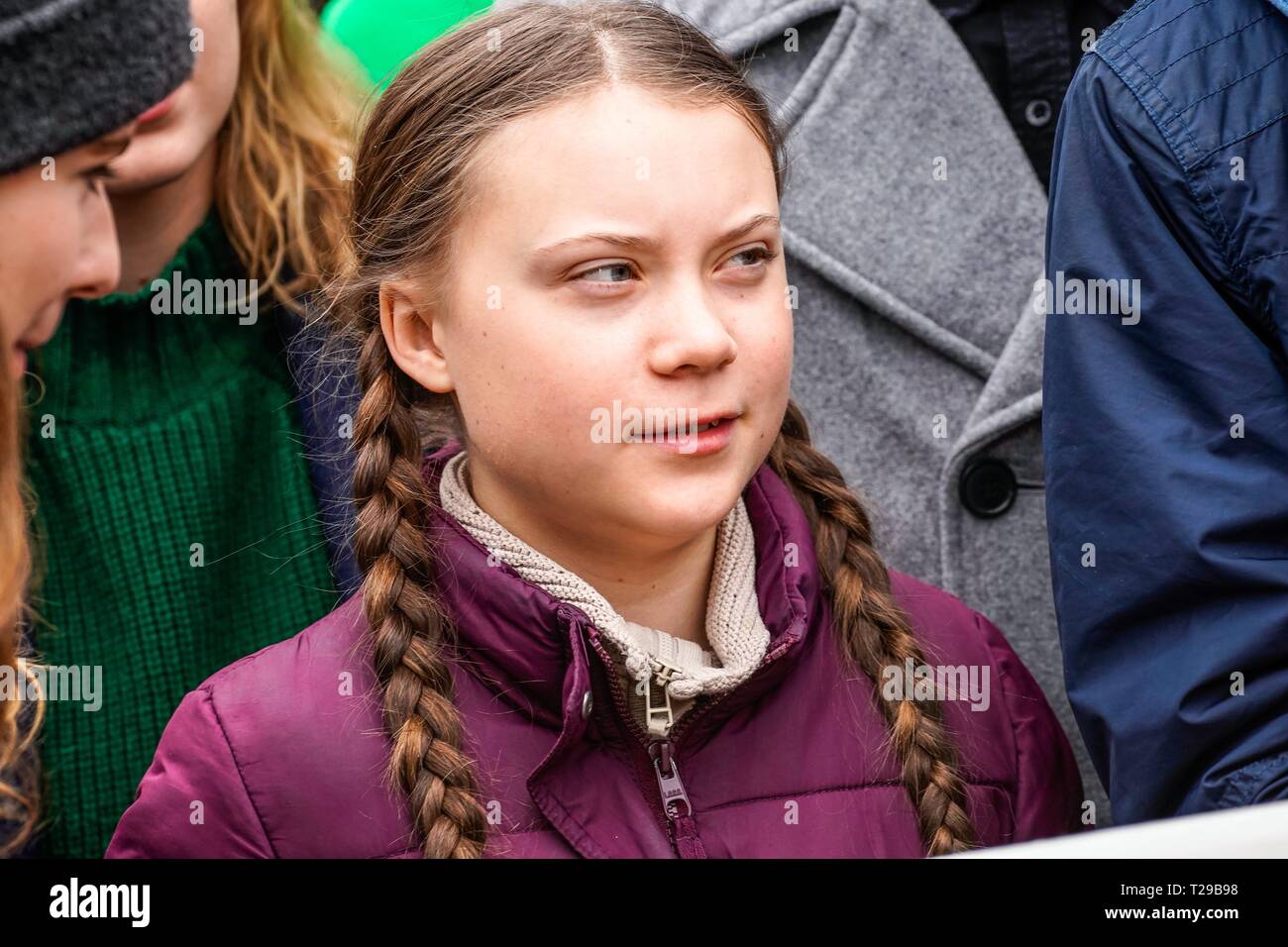 Berlino, Deutschland. 29 Mar, 2019. 29.03.2019, 16-anno-vecchio clima svedese Greta attivista Thundberg dimostra insieme con i dimostranti di Berlino al 'venerdì per il futuro " manifestazione di Berlino. La scuola colpisce per la conformità con la Convenzione di Parigi sono state avviate da scolaretta svedese e sono ora in atto in tutto il mondo. | Utilizzo di credito in tutto il mondo: dpa/Alamy Live News Foto Stock