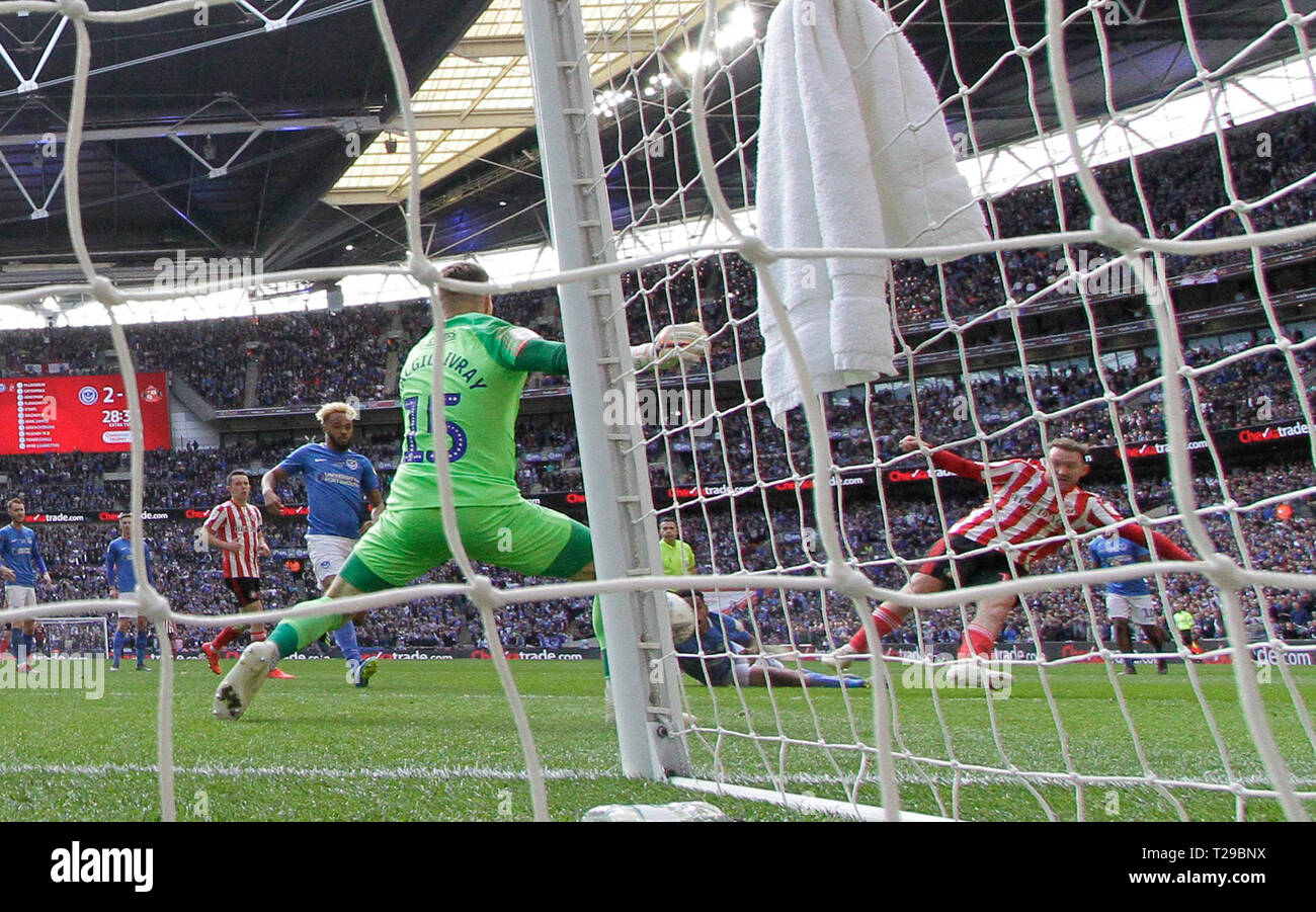 Londra, Regno Unito. 31 Mar, 2019. Checkatrade Finale Trofeo, Portsmouth rispetto a Sunderland; Aiden McGeady di Sunderland punteggi per renderlo 2-2 nell'119minute Credito: Azione Sport Plus/Alamy Live News Foto Stock