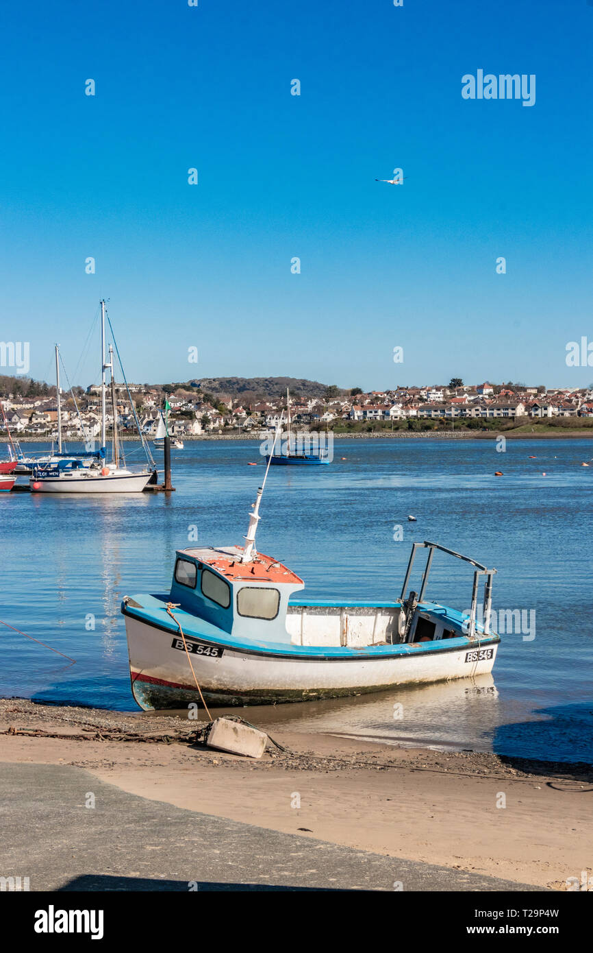 Barche da pesca sul fiume Conwy a Conwy, il Galles del Nord Foto Stock