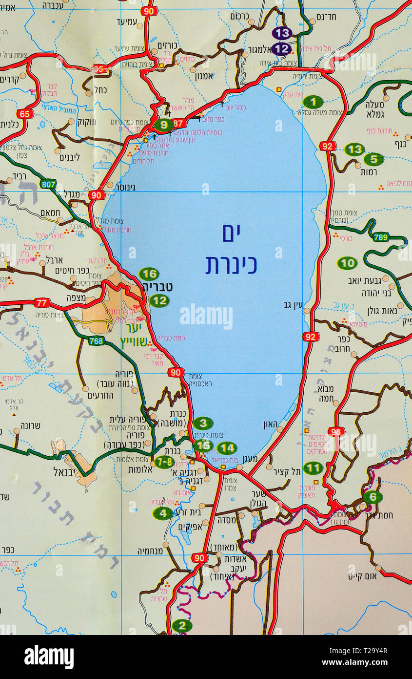 Lago Kinneret Mappa come vista parziale della mappa di Israele, scritta in ebraico. Foto Stock