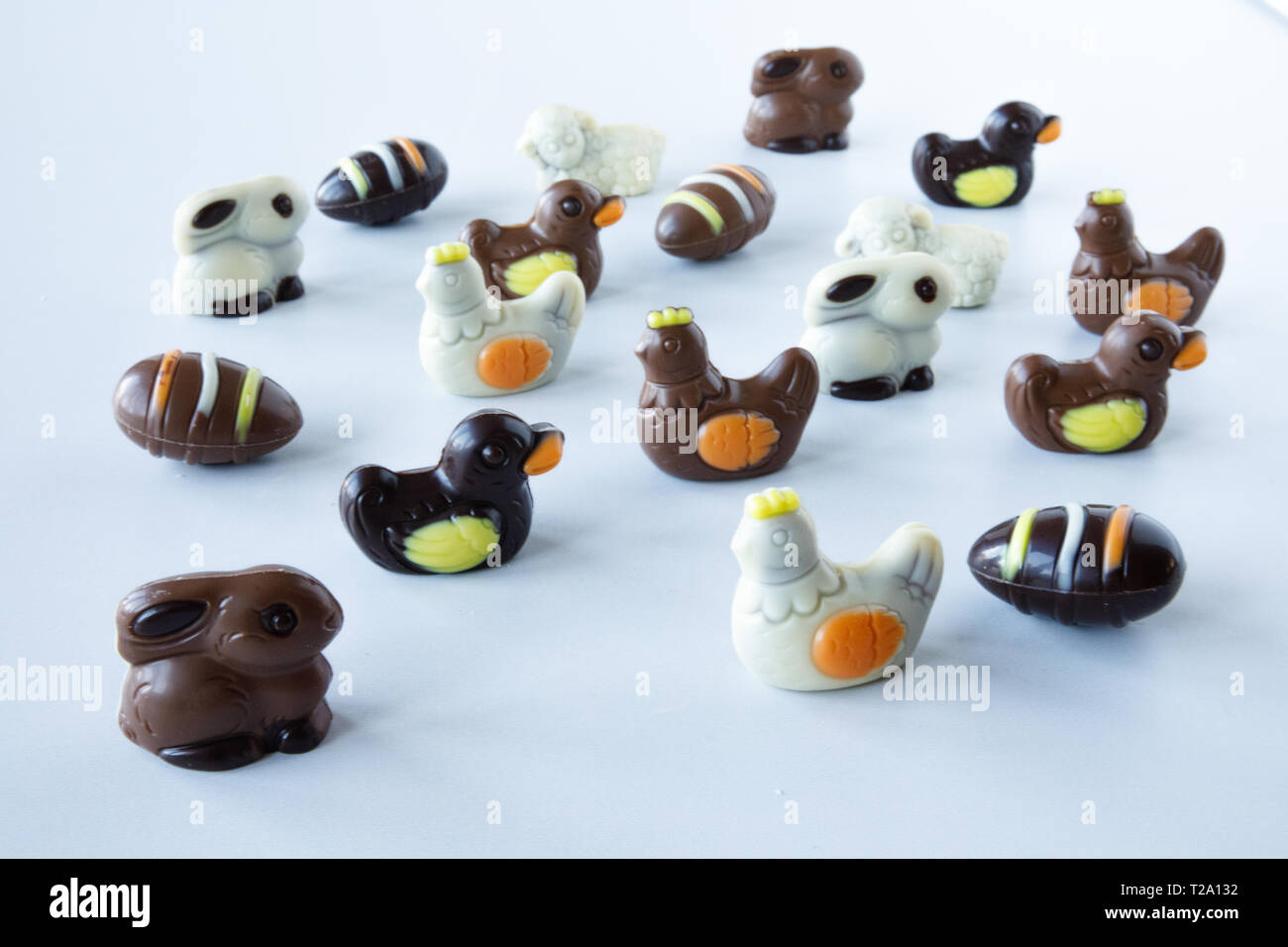 Pasqua di cioccolato figure: uova, coniglio, anatra, pecore, pollo Foto Stock