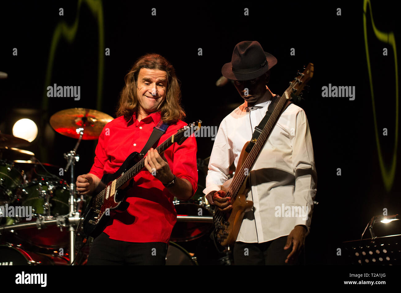 CRACOW POLONIA - MARZO 16, 2016: Billy Cobham band dal vivo sul palco in ghiaccio Cracow Polonia Foto Stock