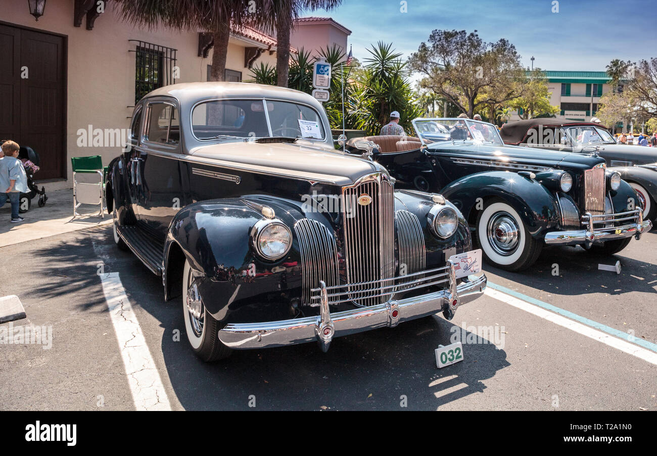 Naples, Florida, Stati Uniti d'America - Marzo 23,2019: 1941 Packard 110 Club Coupe in occasione della trentaduesima annuale deposito Napoli Classic Car Show in Naples, Florida. Solo editoriale. Foto Stock