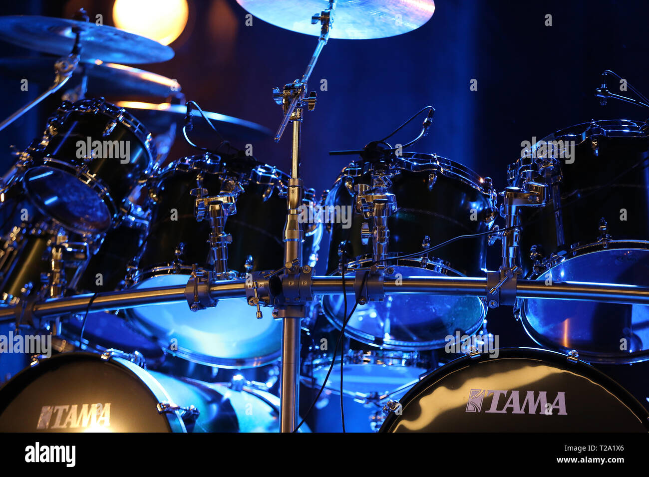 CRACOW POLONIA - MARZO 16, 2016: tamburi di Billy Cobham dal vivo sul palco in ghiaccio Cracow Polonia Foto Stock