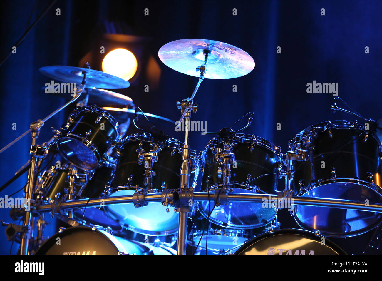 CRACOW POLONIA - MARZO 16, 2016: tamburi di Billy Cobham dal vivo sul palco in ghiaccio Cracow Polonia Foto Stock