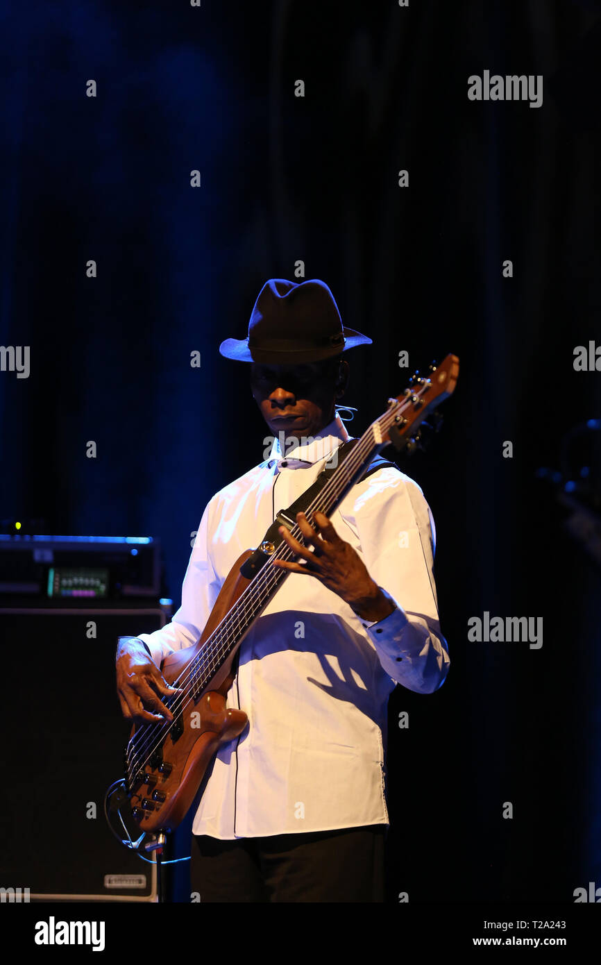 CRACOW POLONIA - MARZO 16, 2016: Billy Cobham band dal vivo sul palco in ghiaccio Cracow Polonia Foto Stock