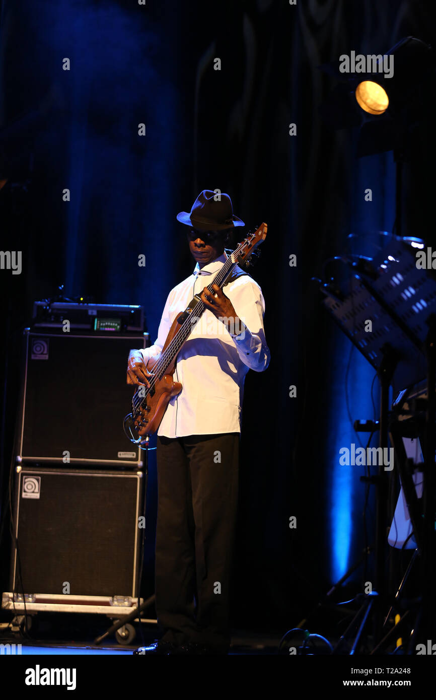 CRACOW POLONIA - MARZO 16, 2016: Billy Cobham band dal vivo sul palco in ghiaccio Cracow Polonia Foto Stock