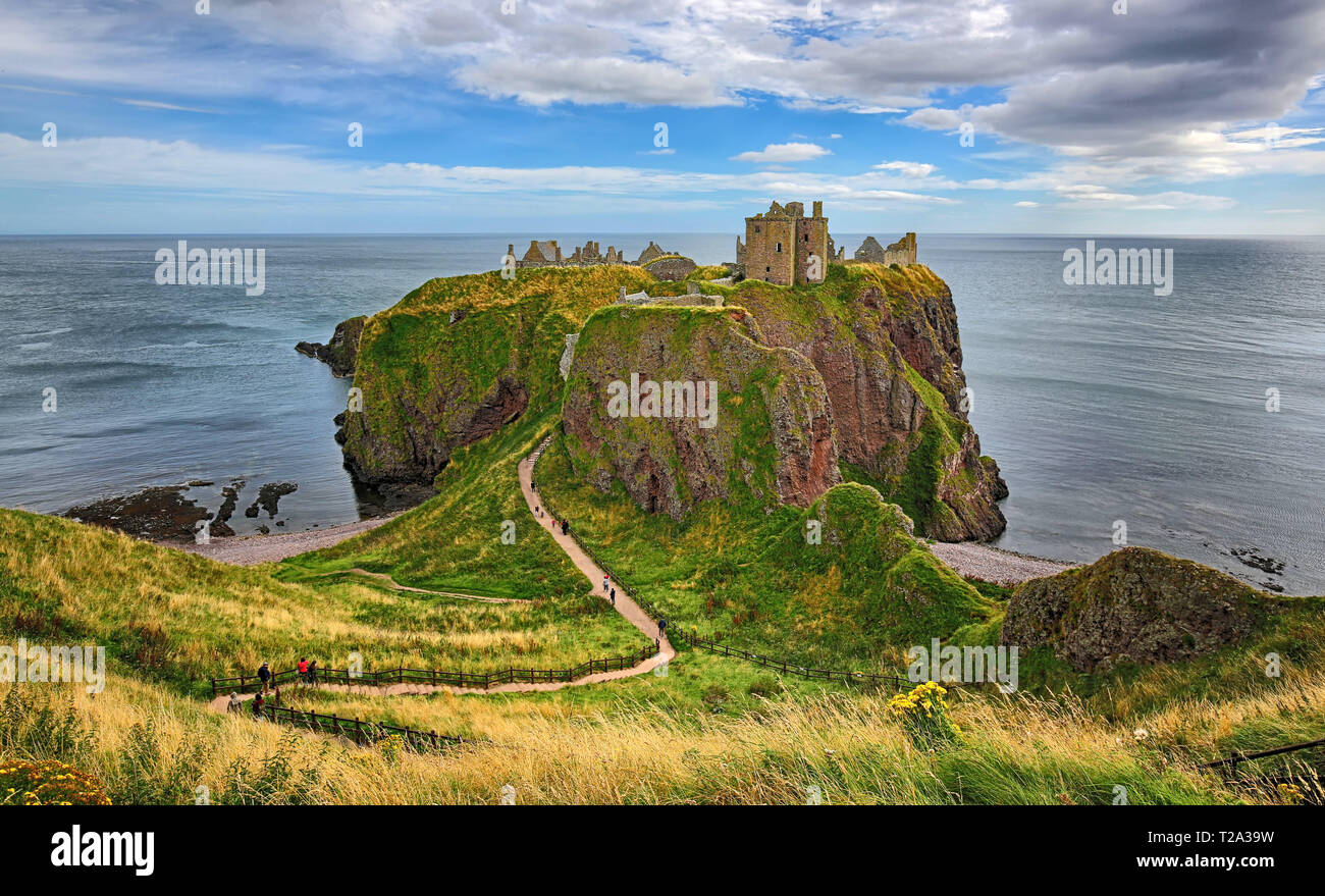 Modo per la fortezza medievale castello di Dunnottar (Aberdeenshire, Scozia) Foto Stock