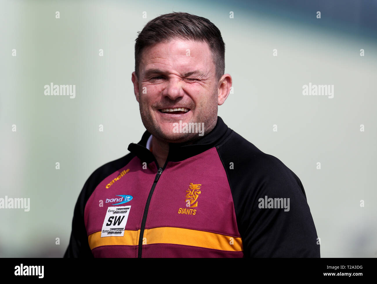 L Huddersfield Giants coach Simon Woolford durante il Betfred Super League a Trailfinders Sports Club di Londra. Foto Stock