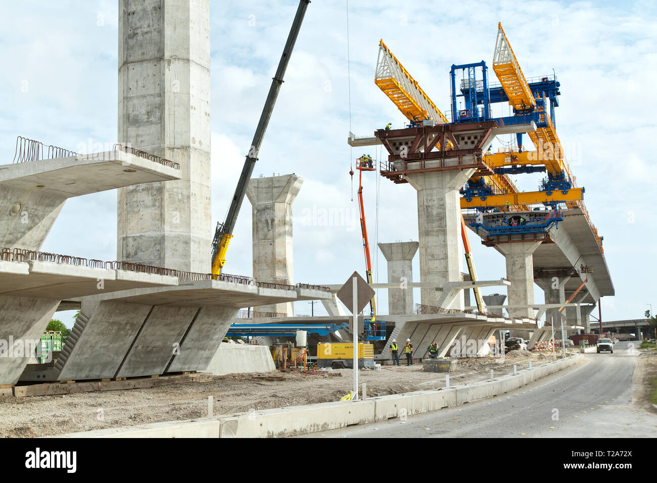Costruzione di New Harbor Birdge, luce del mattino, il ponte del porto attraversa il canale delle navi di Corpus Christi che serve il porto di Corpus Christi. Foto Stock