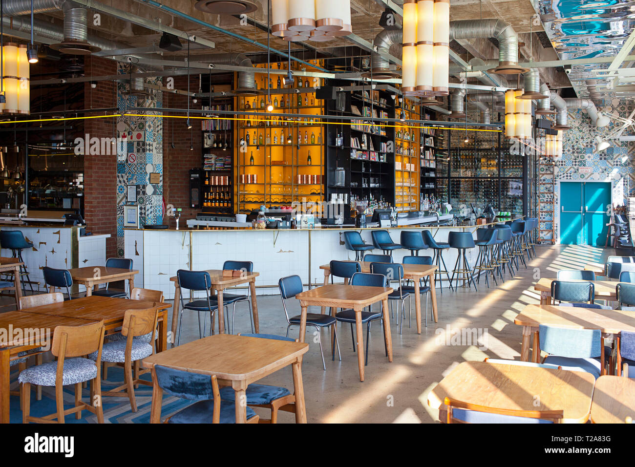 Scaffali del Coffee Shop vuoti Foto Stock