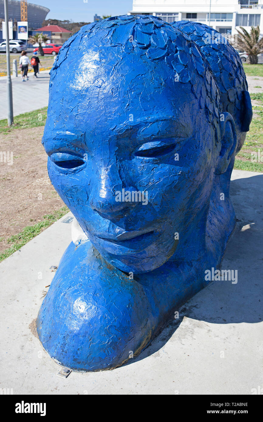 Morphous dall artista Lionel Smit lungo la Mouille Point promenade Foto Stock
