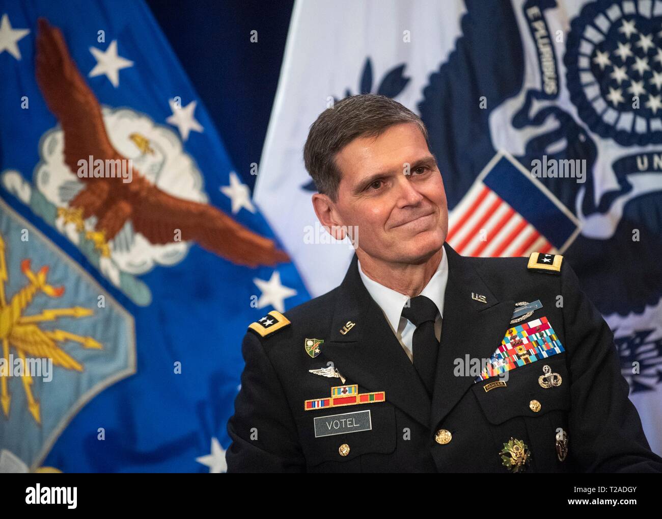 Il comandante uscente della U.S. Comando centrale, Generale Joseph L. Votel, durante la sua cerimonia di pensionamento a Macdill Air Force Base di Marzo 29, 2019 a Tampa, in Florida. Votel in pensione dopo 39 anni di servizio militare. Foto Stock