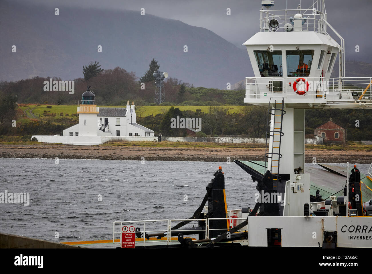 West Highlands town Fort William Nether Lochaber Ferry Terminal da Corran di Ardgour oltre mare Loch Linnhe Foto Stock