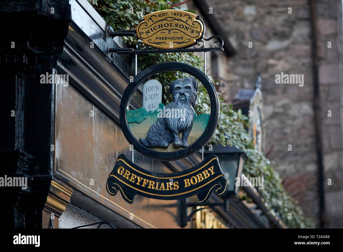 Edimburgo capitale della Scozia landmark Skye Terrier Greyfriars Bobby pub segno Foto Stock