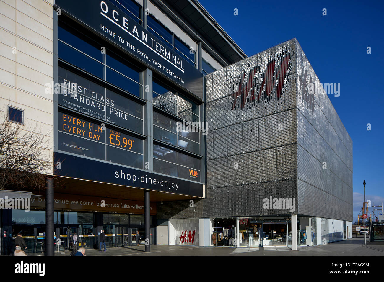 Edimburgo capitale della Scozia Waterfront Ocean Terminal shopping mall center a Leith Docks, H&M shop Foto Stock