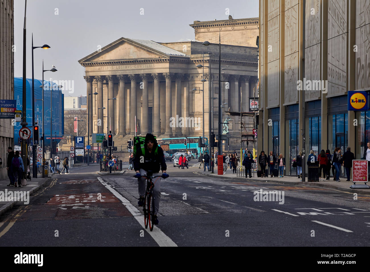 St George's Hall lungo di Liverpool Lime Street, Liverpool City Centre Foto Stock
