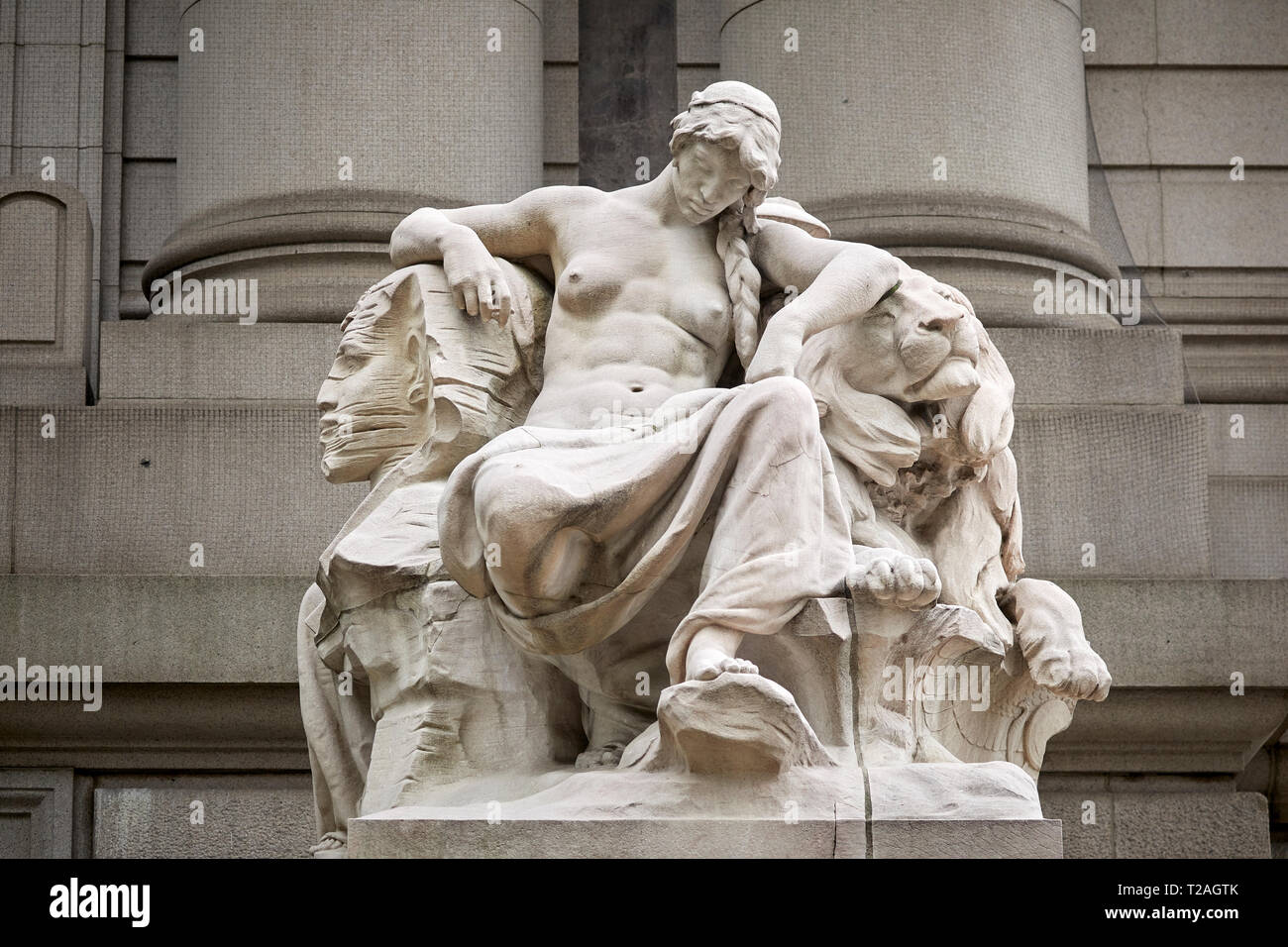 Ex Stati Uniti Custom House, Museo Nazionale Indiano Americano, statua statue in marmo, esterno, artista Daniel Chester French i quattro continenti, Foto Stock