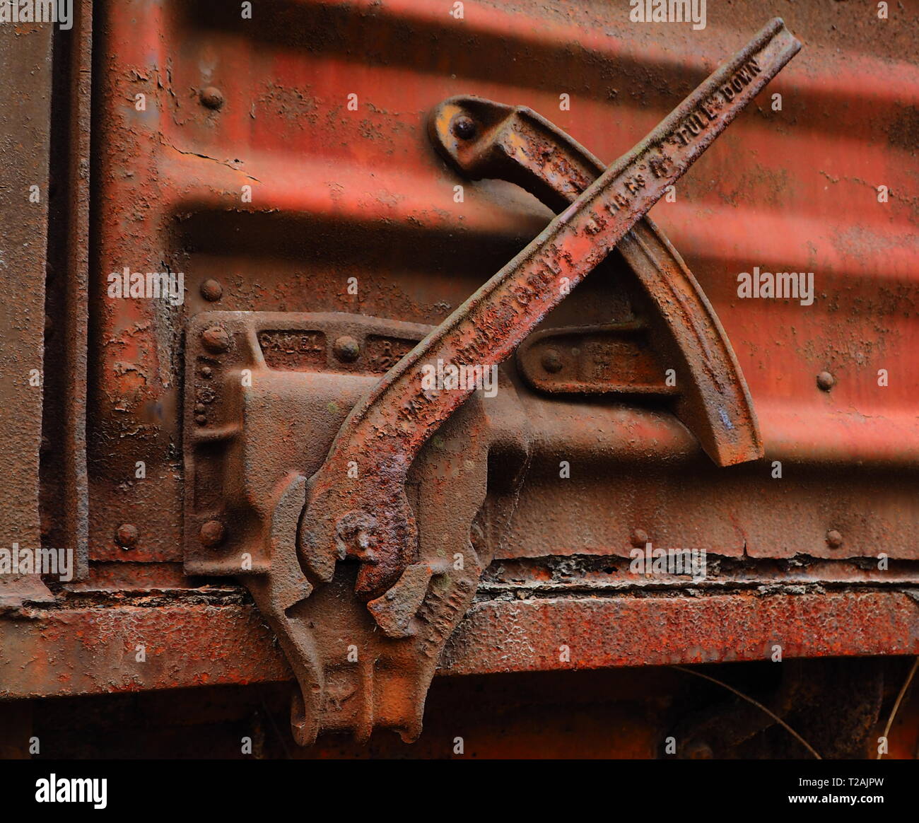 Abbandonato convoglio ferroviario box auto camma di blocco e latch, vintage trail dettaglio chiudere fino Foto Stock