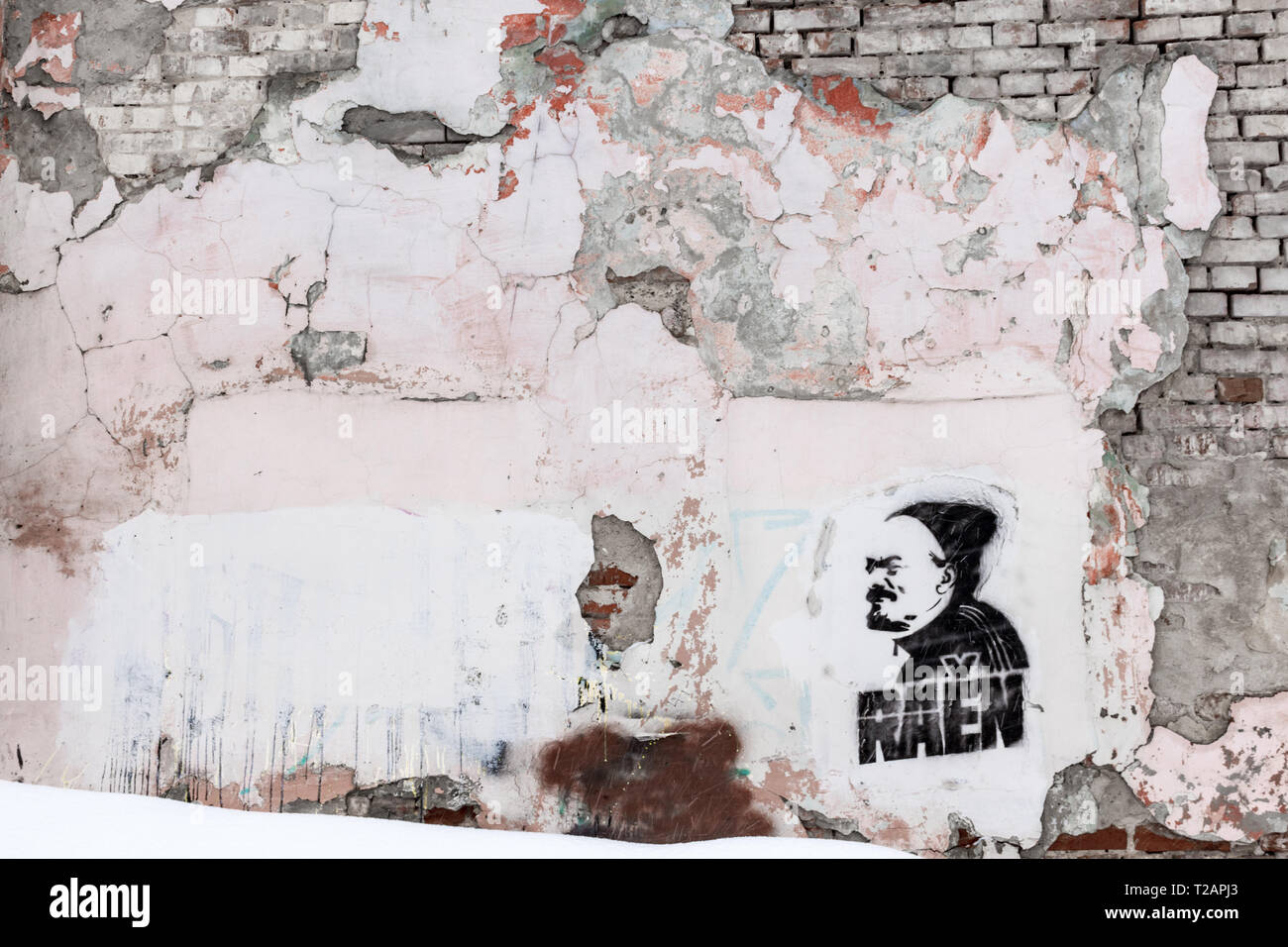 Ulyanovsk, Russia - Marzo 25, 2019: Un graffiti grunge muro nel quartiere di Leninsky district nella città di Ulyanovsk Foto Stock