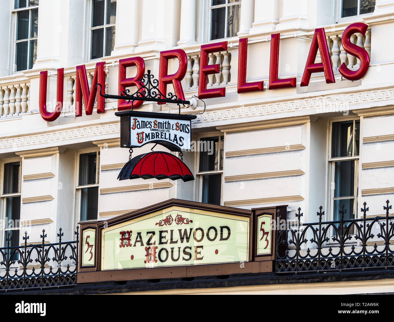 James Smith & sons ombrello Shop in New Oxford Street Londra Centrale. Negozio tradizionale vendono ombrelli e bastoni da passeggio. Fondata 1830. Foto Stock