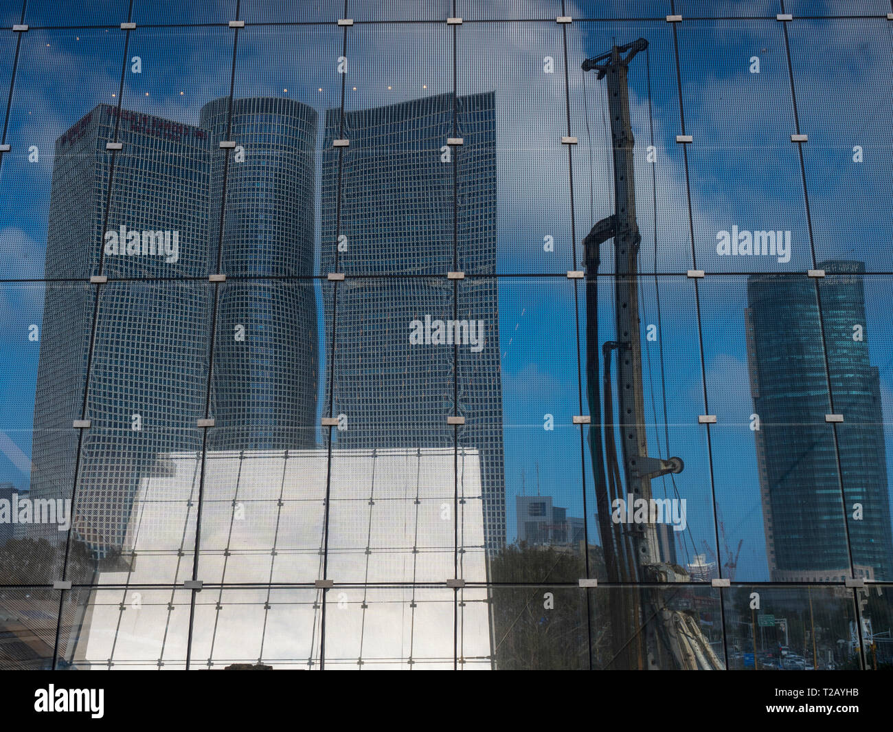 Azrieli Towers. Moderno, vetro di fronte alti edifici di Tel Aviv, Israele Foto Stock