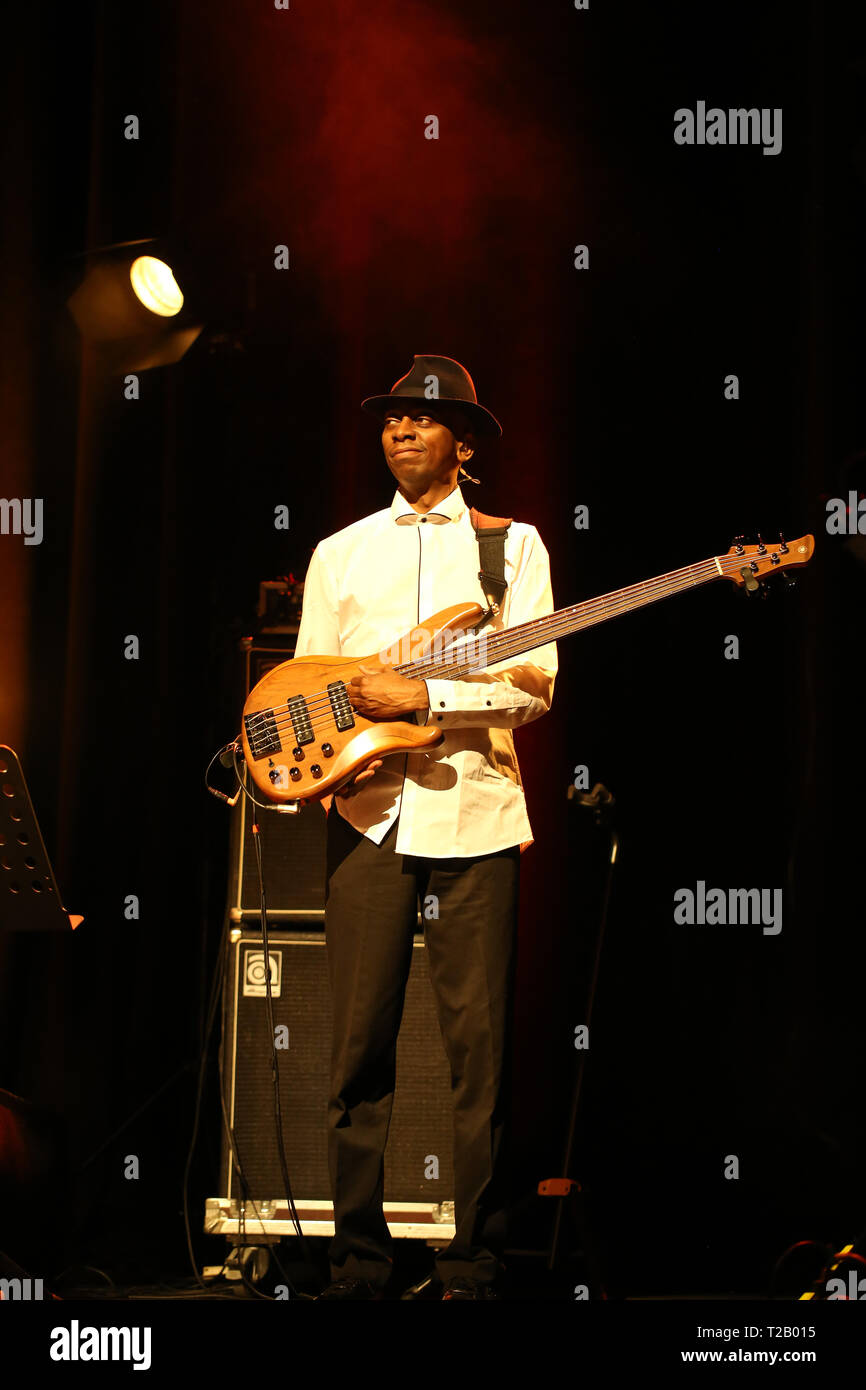 CRACOW POLONIA - MARZO 16, 2016: Billy Cobham band dal vivo sul palco in ghiaccio Cracow Polonia Foto Stock