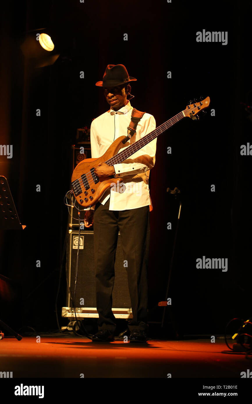 CRACOW POLONIA - MARZO 16, 2016: Billy Cobham band dal vivo sul palco in ghiaccio Cracow Polonia Foto Stock