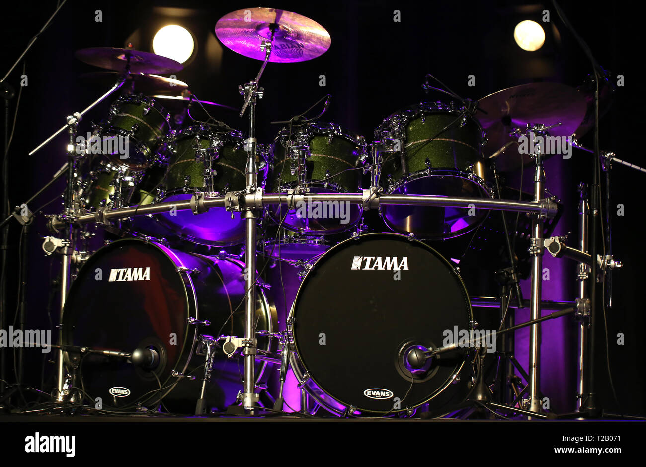 CRACOW POLONIA - MARZO 16, 2016: tamburi di Billy Cobham dal vivo sul palco in ghiaccio Cracow Polonia Foto Stock