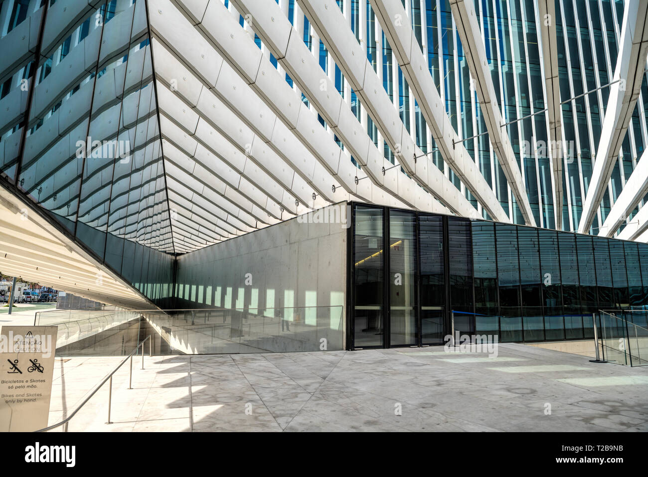 La sede centrale di EDP a Lisbona Portogallo, dall'architetto Aires Mateus Foto Stock