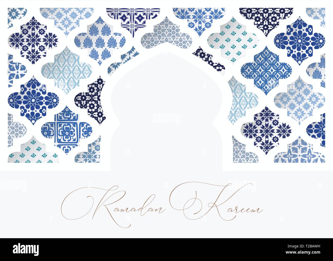 Silhouette di bianco moschea oranmental finestra decorata da blu piastrelle Arabo. Cartolina di invito per vacanza musulmana del Ramadan Kareem. Vettore Illustrazione Vettoriale