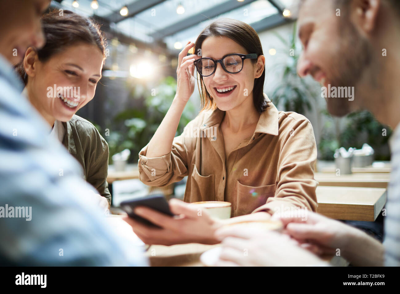 Smart donna idea di condivisione per il progetto Foto Stock