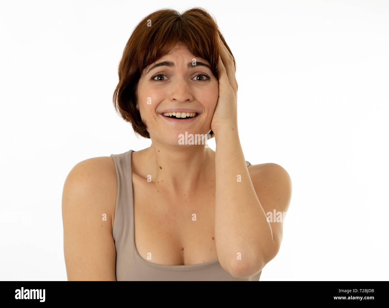 Ritratto di bella donna scioccato udito la Buona Novella o avendo grande successo con sorpresa e felice faccia. Espressione facciale, emozioni umane e cel Foto Stock