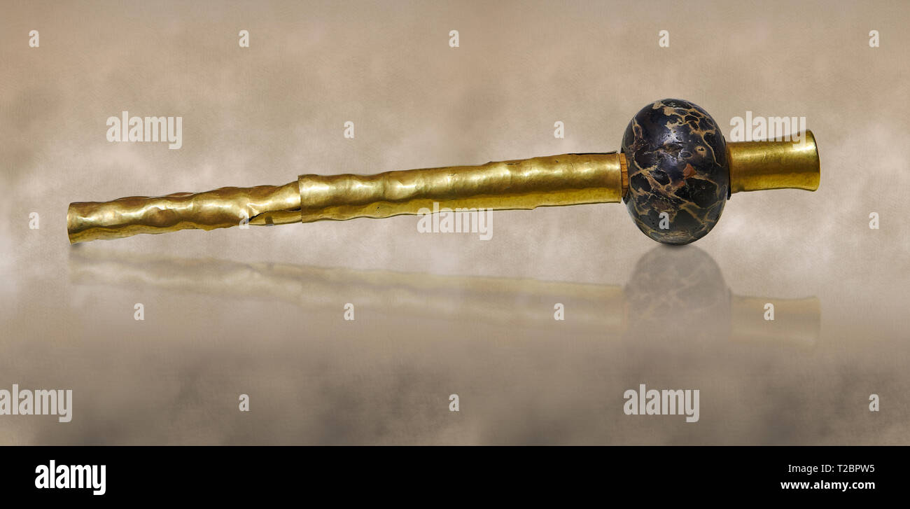 Età del Bronzo Hattian oro decorate macis da grave K, eventualmente un età del bronzo tomba reale (2500 BC 2250 BC) - Alacahoyuk - Museo del anatolica Civili Foto Stock