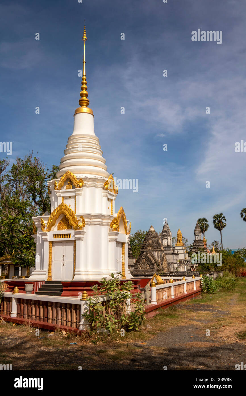 Cambogia, Kampong () Kompong Cham, Banteay Prei Nokor, memorial chortens in motivi di Wat Nokor Foto Stock