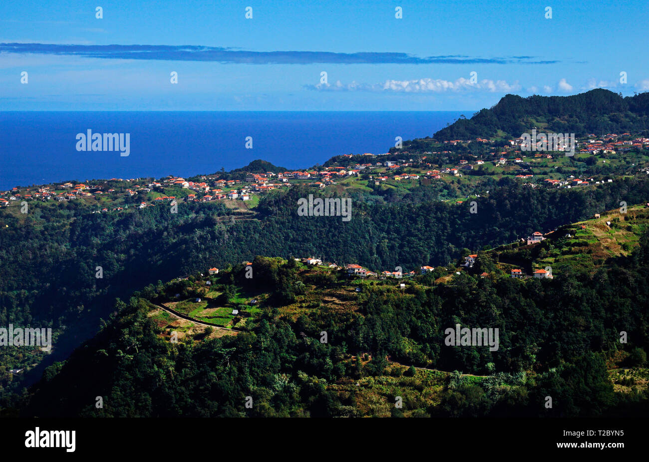 Viste della casa e nei villaggi lungo la costa nord di Madera , Portogallo, Europa Foto Stock