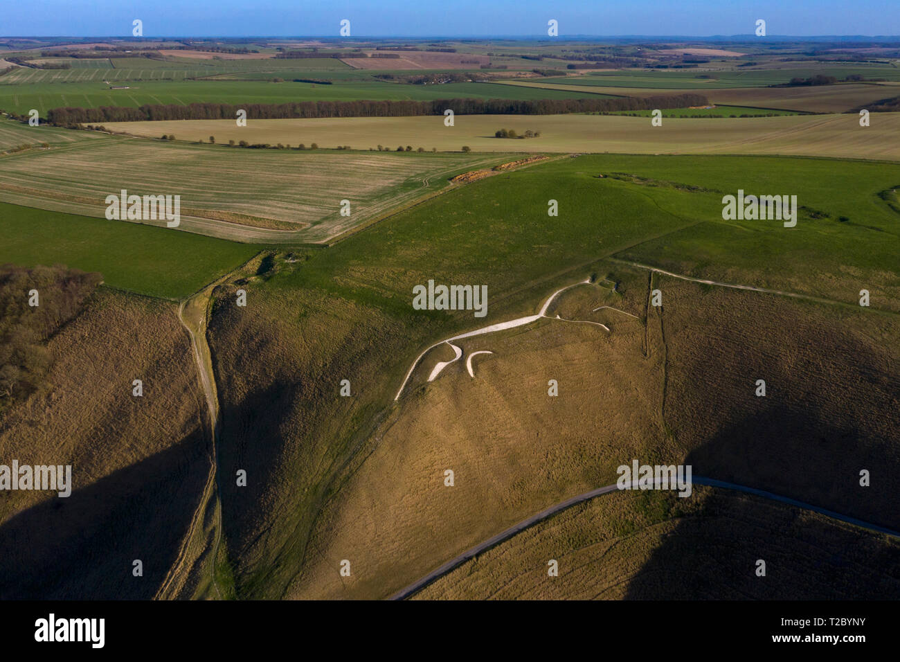 Uffington White Horse dall'aria con un drone Uffington,Oxfordshire,l'Inghilterra,UK Foto Stock